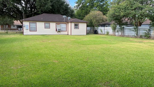 Houston 1-story, 2-bed 917 Benbrook Drive-idx