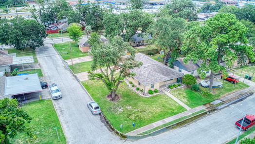 Houston 1-story, 3-bed 223 W W Riverwood Drive-idx