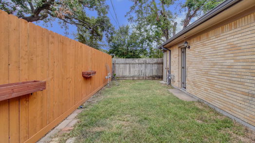 Houston 1-story, 3-bed 223 W W Riverwood Drive-idx