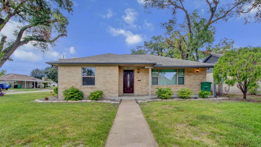 Houston 1-story, 3-bed 223 W W Riverwood Drive-idx