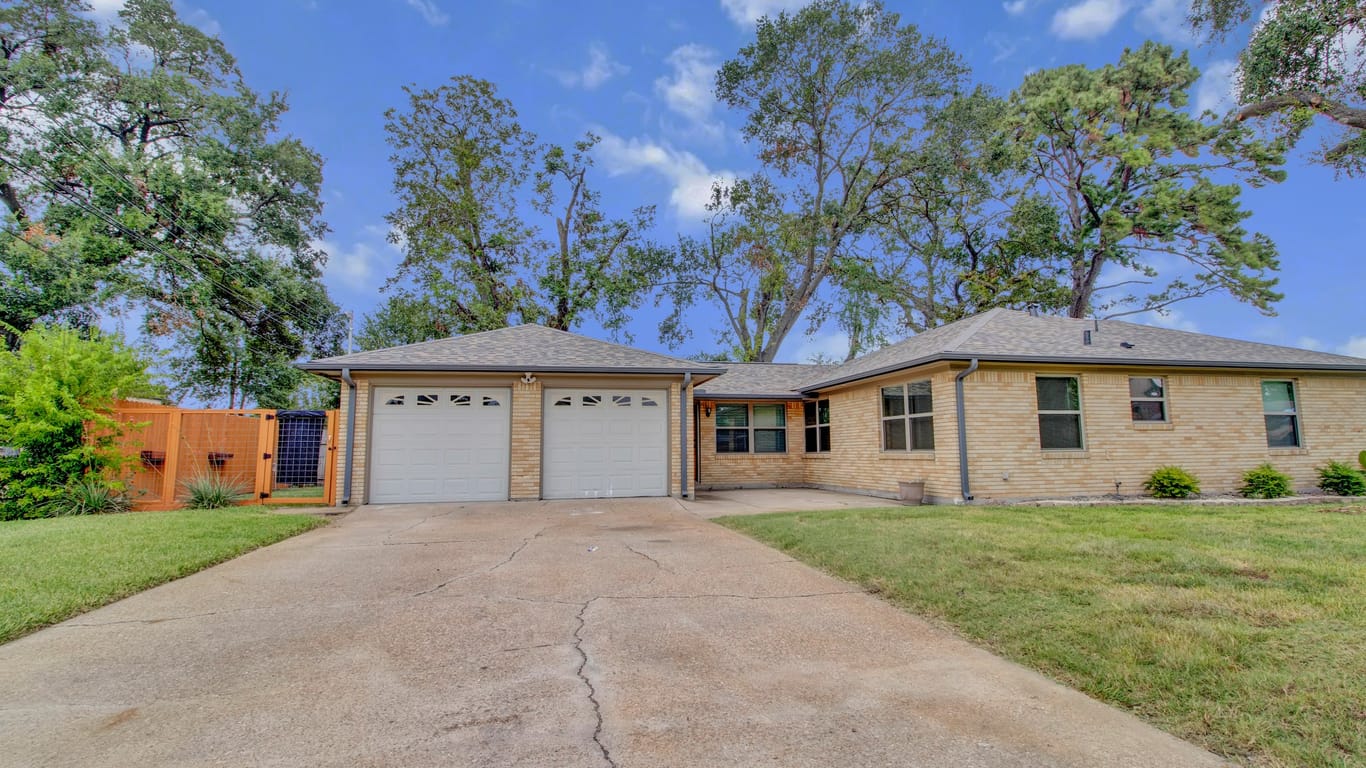 Houston 1-story, 3-bed 223 W W Riverwood Drive-idx