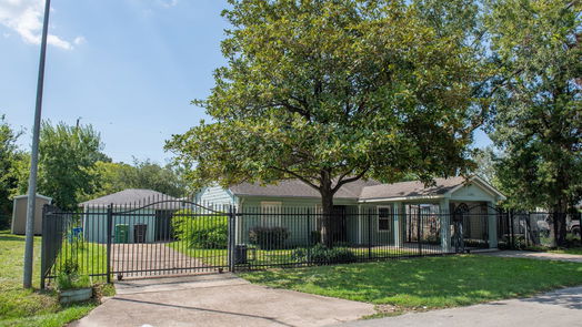 Houston 1-story, 2-bed 11921 Meadowgreen Street-idx