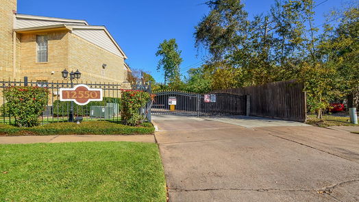 Houston 1-story, 2-bed 12550 Whittington Drive 411-idx