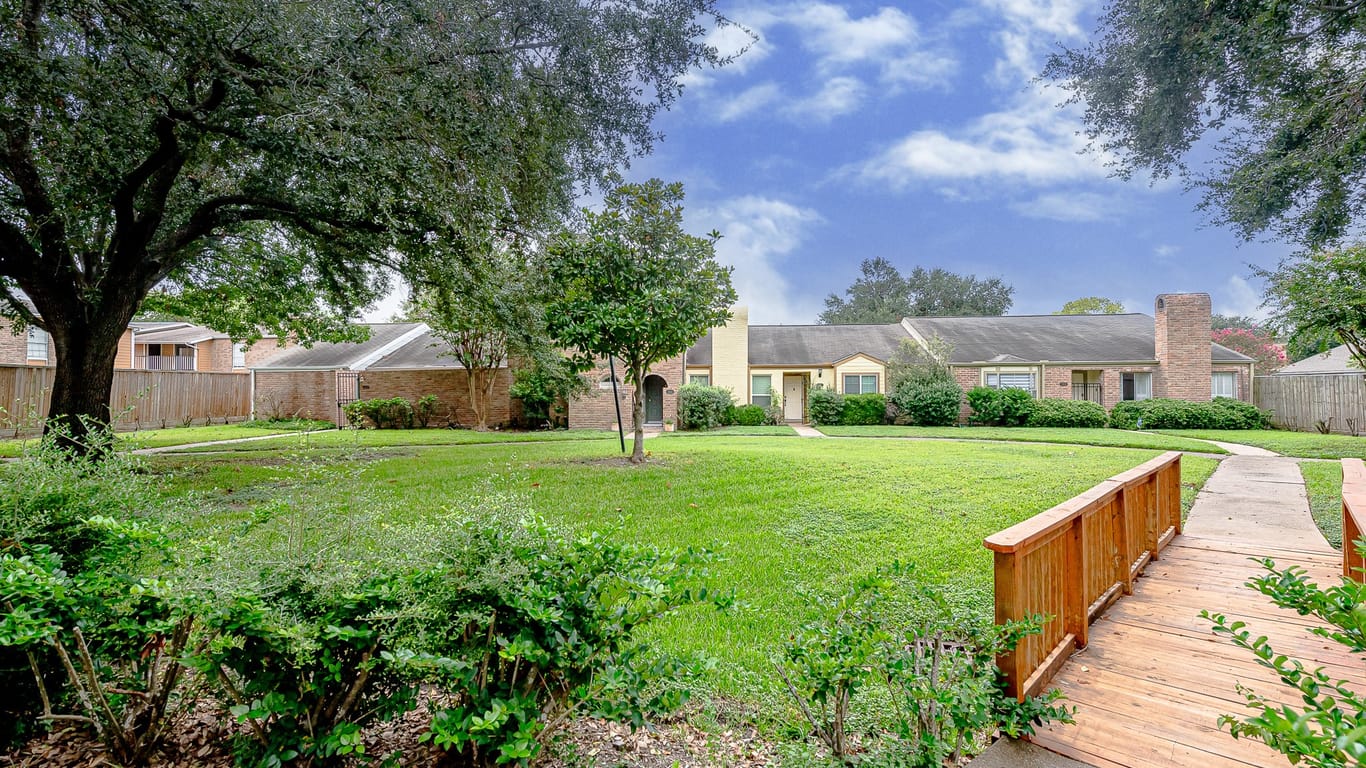 Houston 2-story, 3-bed 11820 Southlake Drive 2-idx