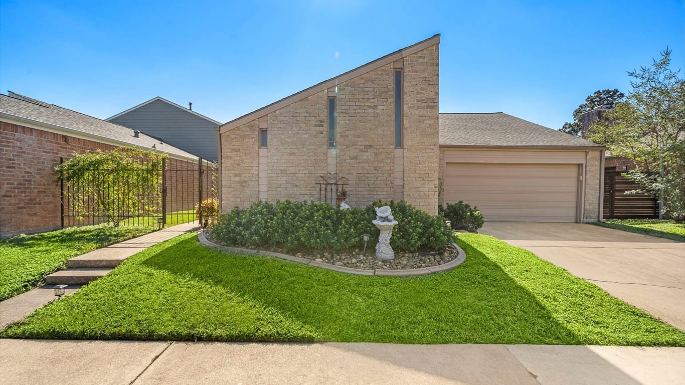 Houston null-story, 3-bed 14219 Hillvale Drive-idx