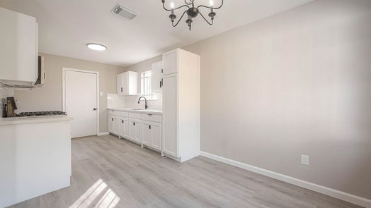 Houston 1-story, 3-bed 8727 Valley Forest Drive-idx