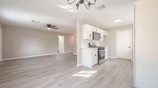 Houston 1-story, 3-bed 8727 Valley Forest Drive-idx