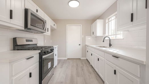 Houston 1-story, 3-bed 8727 Valley Forest Drive-idx