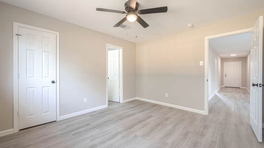 Houston 1-story, 3-bed 8727 Valley Forest Drive-idx