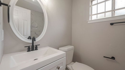 Houston 1-story, 3-bed 8727 Valley Forest Drive-idx