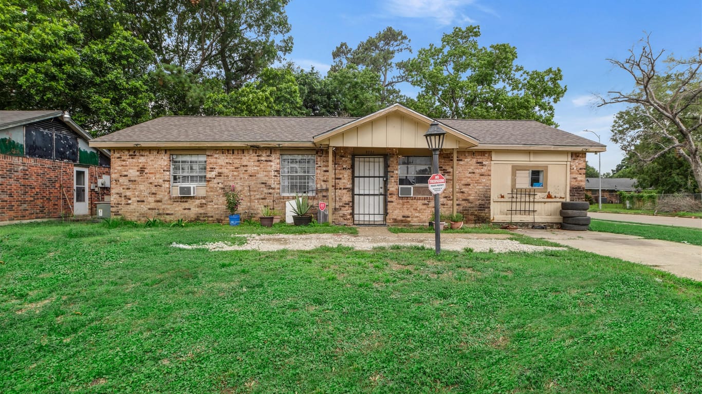 Houston 1-story, 3-bed 9731 Trumpet Street-idx