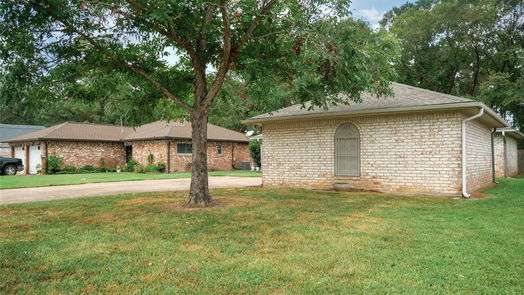 Houston 1-story, 3-bed 9943 Valley Lake Drive-idx