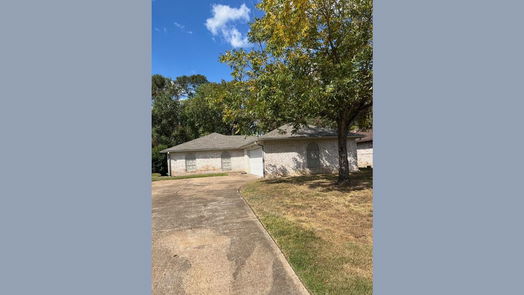 Houston 1-story, 3-bed 9943 Valley Lake Drive-idx