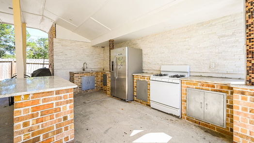 Houston 1-story, 4-bed 9254 Oak Knoll Lane-idx