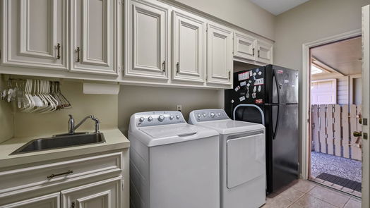 Houston 2-story, 4-bed 15818 S Barkers Landing Road-idx