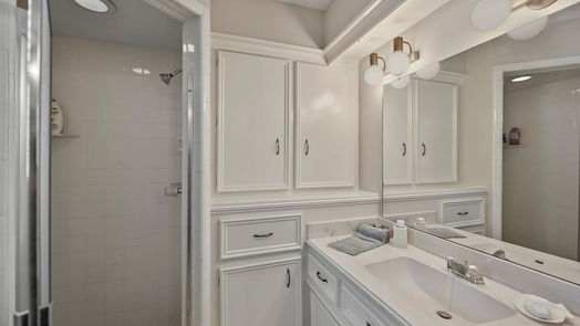 Houston 2-story, 4-bed 15818 S Barkers Landing Road-idx