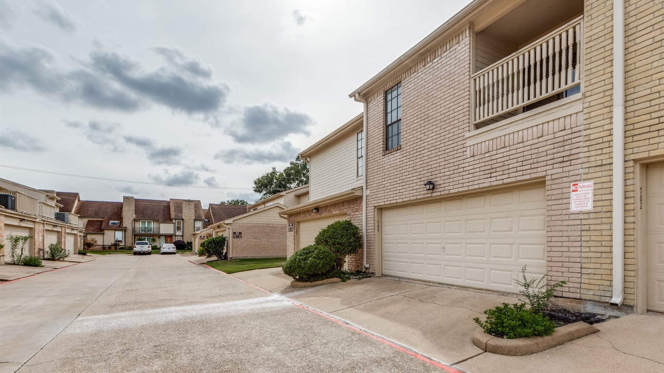 Houston 2-story, 2-bed 800 Country Place Drive 703-idx