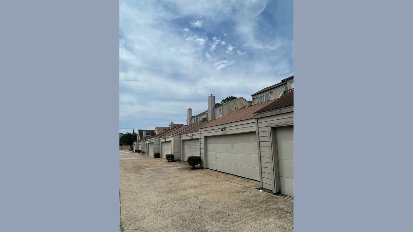 Houston 3-story, 3-bed 1029 Country Place Drive 1029-idx