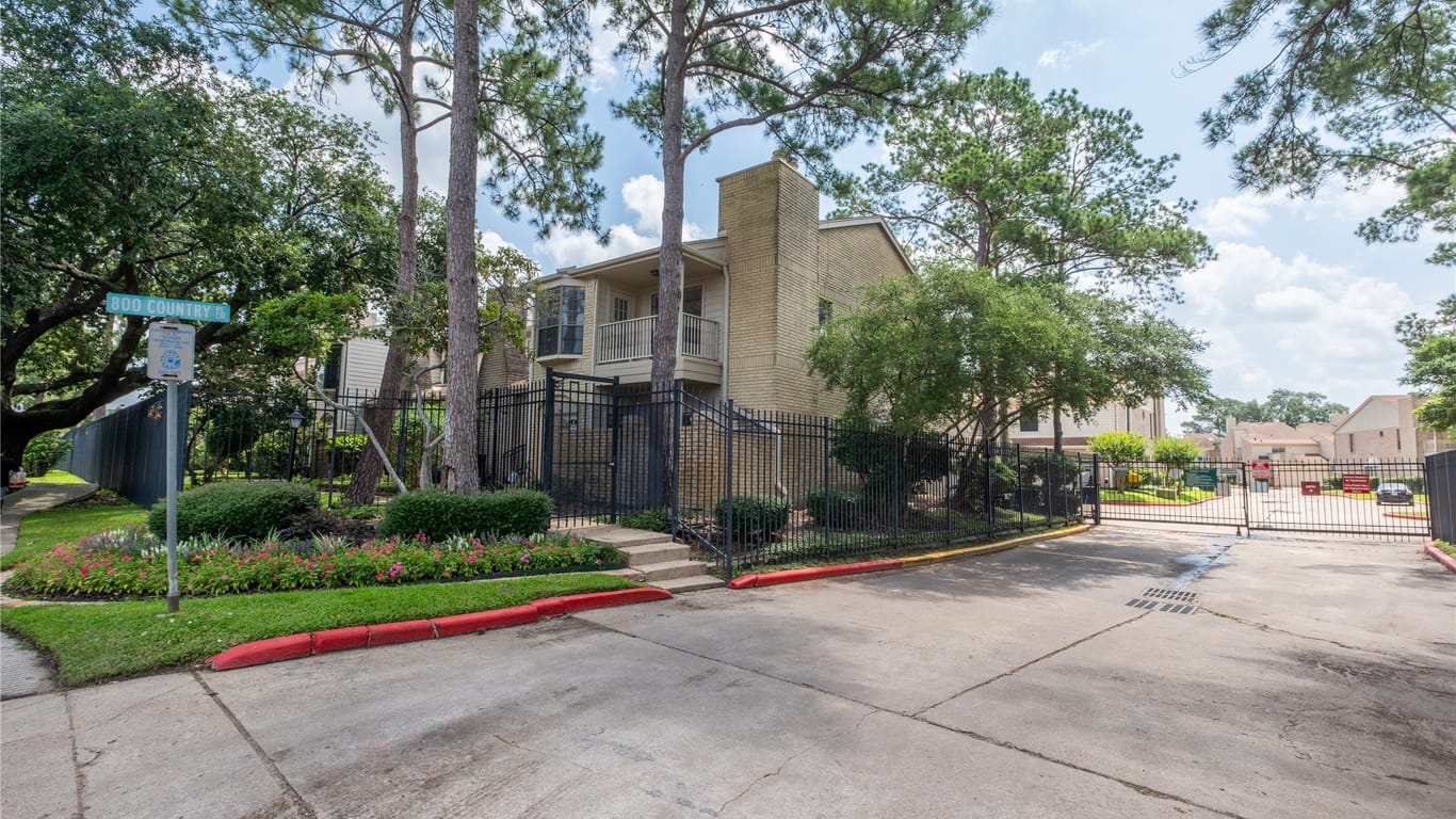 Houston 2-story, 3-bed 800 Country Place Drive 308-idx