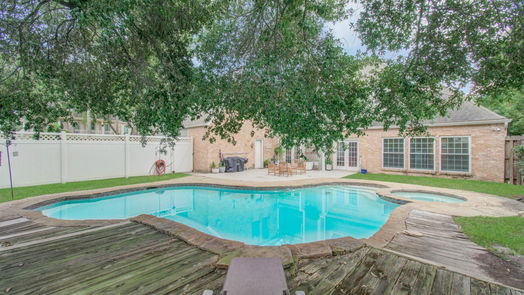 Houston 2-story, 4-bed 811 Walkwood Court-idx