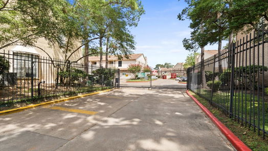 Houston 2-story, 4-bed 800 Country Place Drive 907-idx