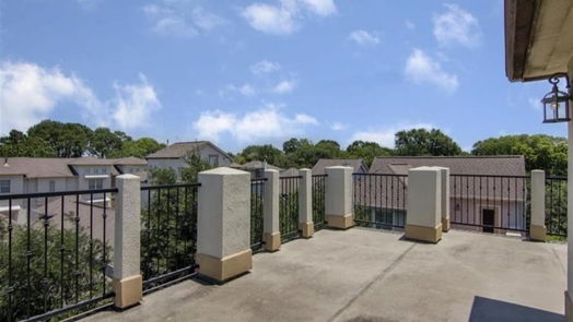 Houston 3-story, 3-bed 8810 Lakeshore Terrace Drive-idx