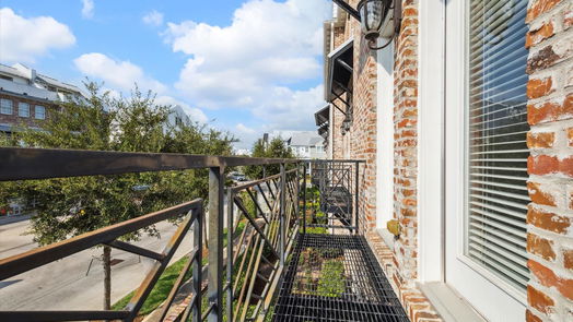 Houston 4-story, 3-bed 8680 Emnora Ln-idx