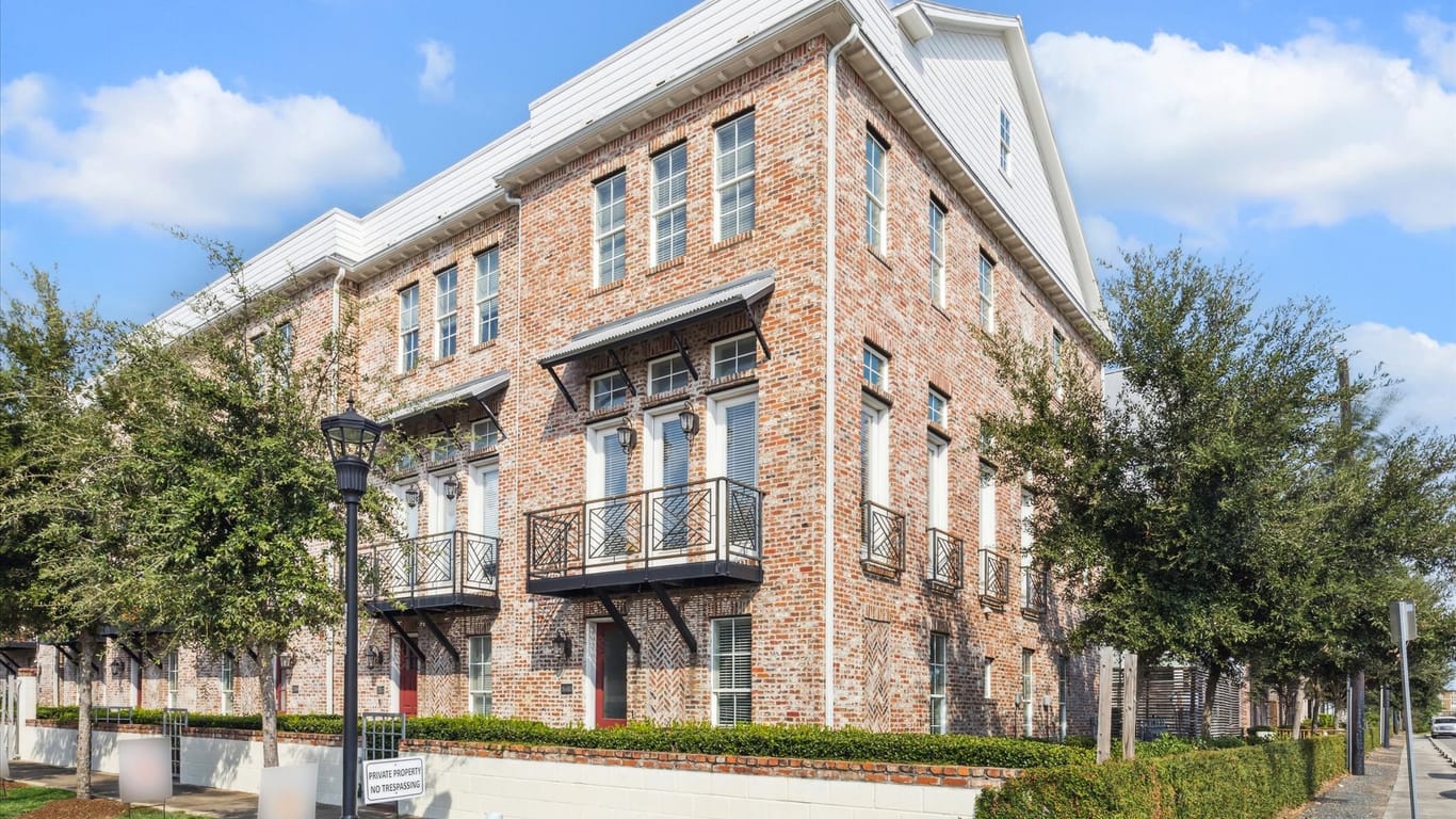 Houston 4-story, 3-bed 8680 Emnora Ln-idx