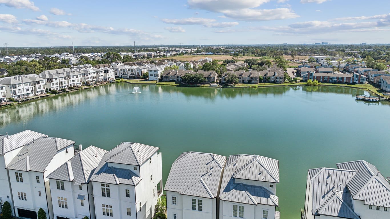 Houston 4-story, 3-bed 2122 Lakeshore Edge Drive-idx