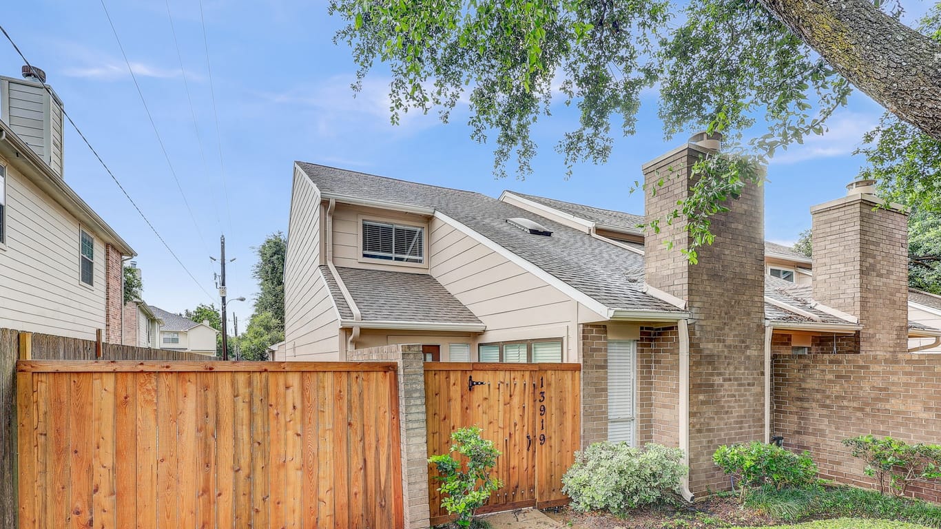 Houston 2-story, 2-bed 13919 Hollowgreen Drive-idx