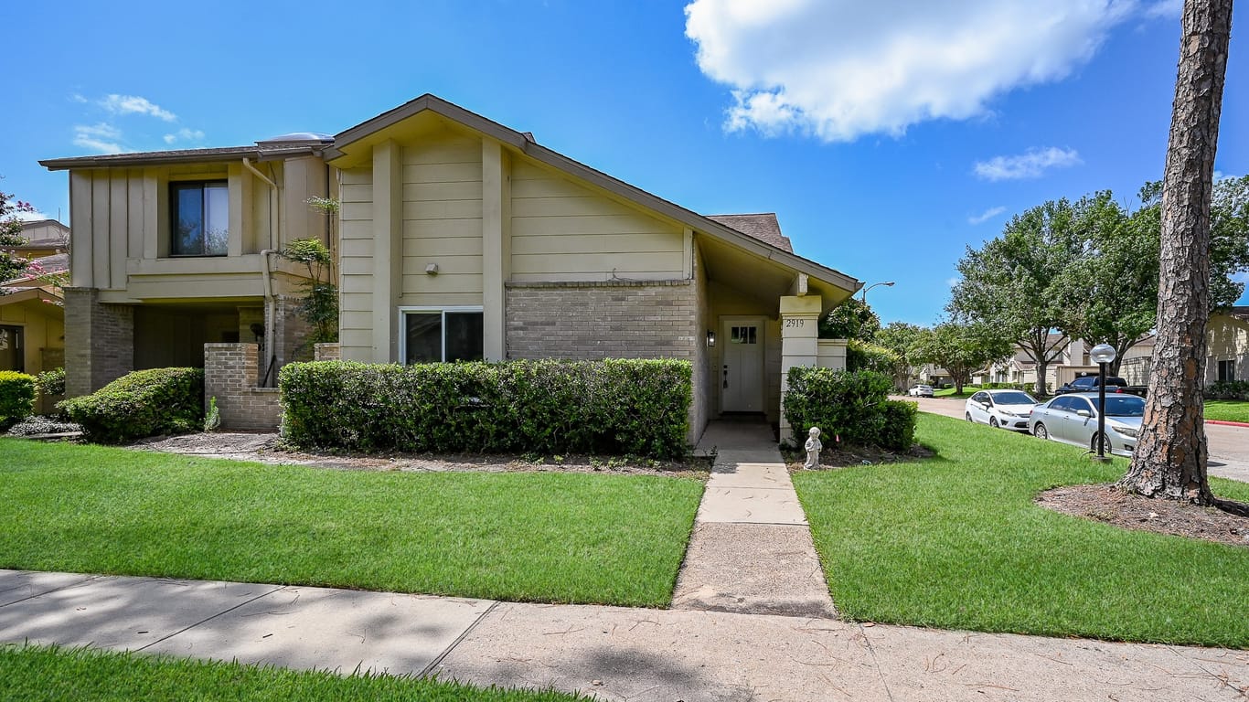 Houston 2-story, 3-bed 2919 Meadowgrass Lane-idx