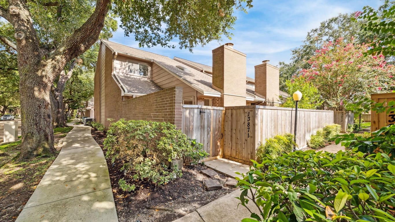 Houston 2-story, 2-bed 13871 Hollowgreen Drive 1-idx