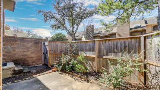 Houston 2-story, 2-bed 13804 HOLLOWGREEN Drive 33/308-idx