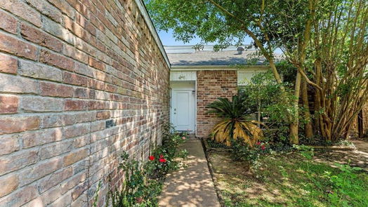 Houston 2-story, 5-bed 13307 Robinglen Drive-idx