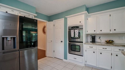 Houston 2-story, 4-bed 18115 Longcliffe Drive-idx