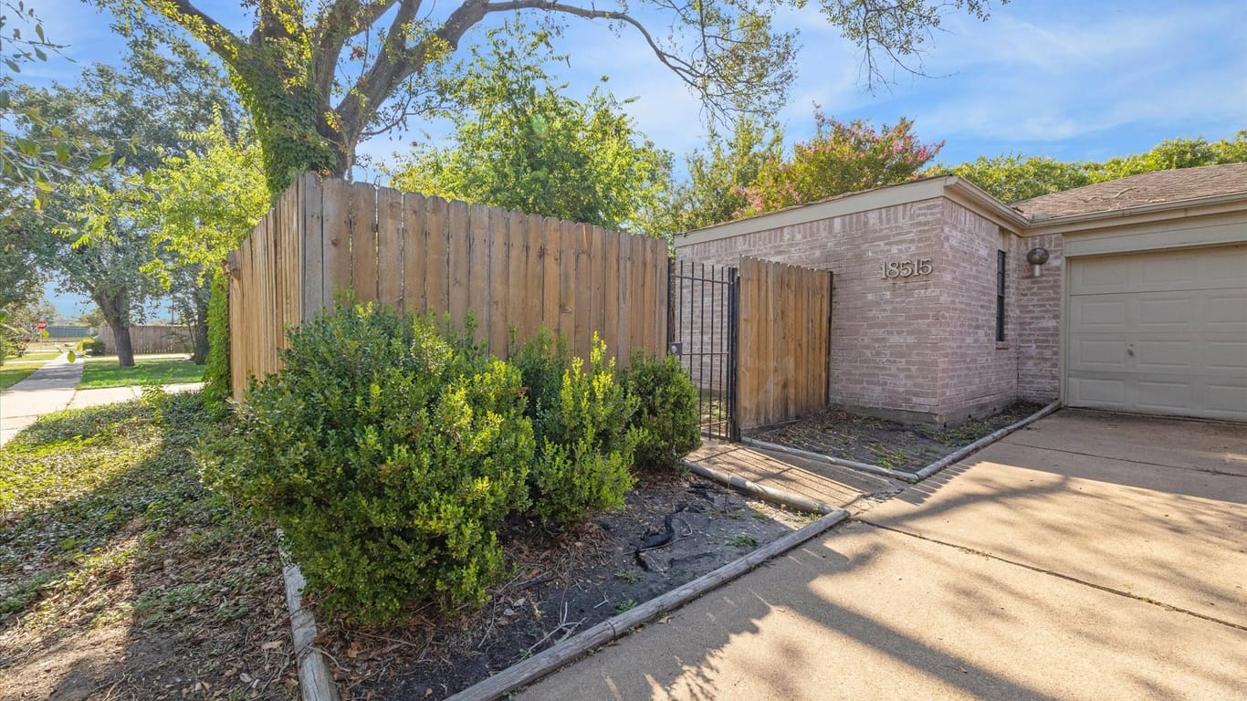 Houston 1-story, 3-bed 18515 Wood Glen Lane-idx