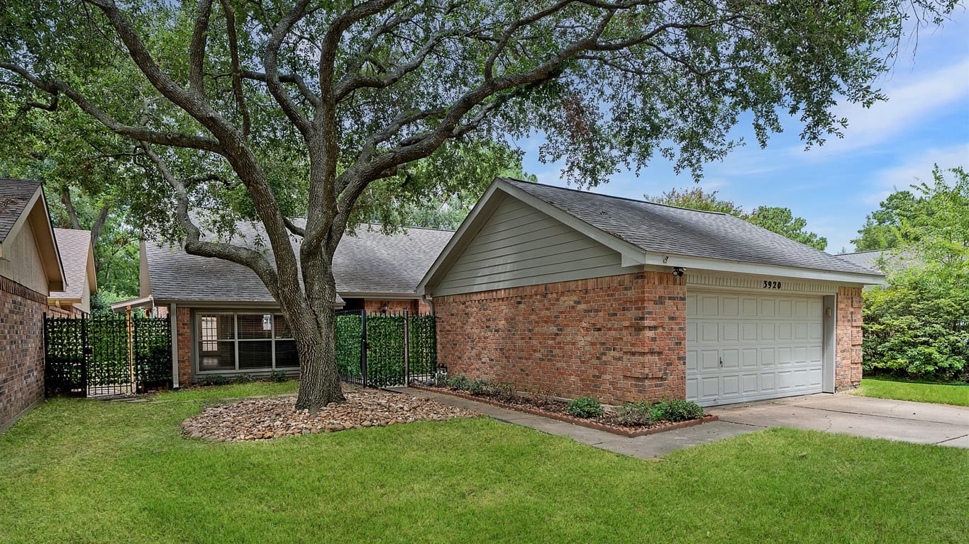 Houston 1-story, 3-bed 3920 Heathersage Drive-idx