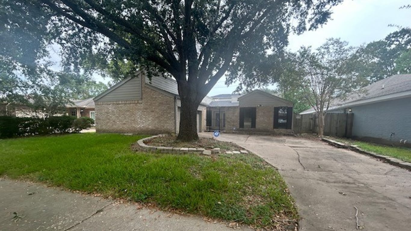 Houston 1-story, 4-bed 4822 Whispering Falls Drive-idx