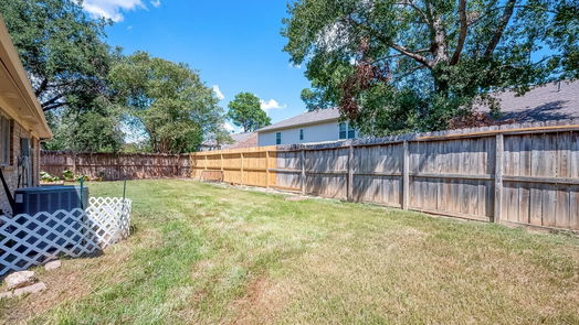 Houston 1-story, 3-bed 18110 Holly Green Drive-idx