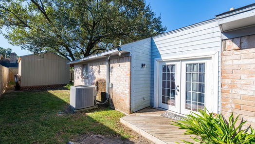 Houston 1-story, 3-bed 15919 Bluffdale Drive-idx