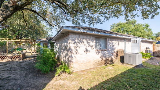 Houston 1-story, 3-bed 15919 Bluffdale Drive-idx