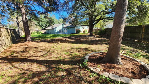 Houston null-story, 3-bed 15610 Midridge Drive-idx