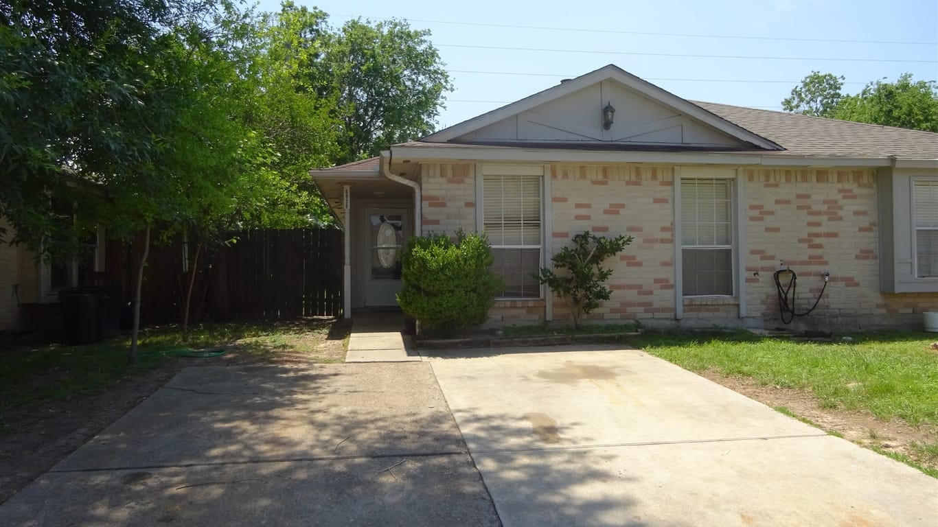 Houston 1-story, 2-bed 6939 Greenyard Drive-idx