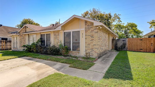 Houston 1-story, 2-bed 6713 Greenyard Drive-idx