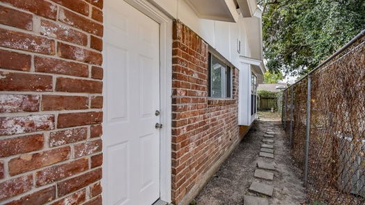 Houston 1-story, 3-bed 7811 Whispering Wood Lane-idx