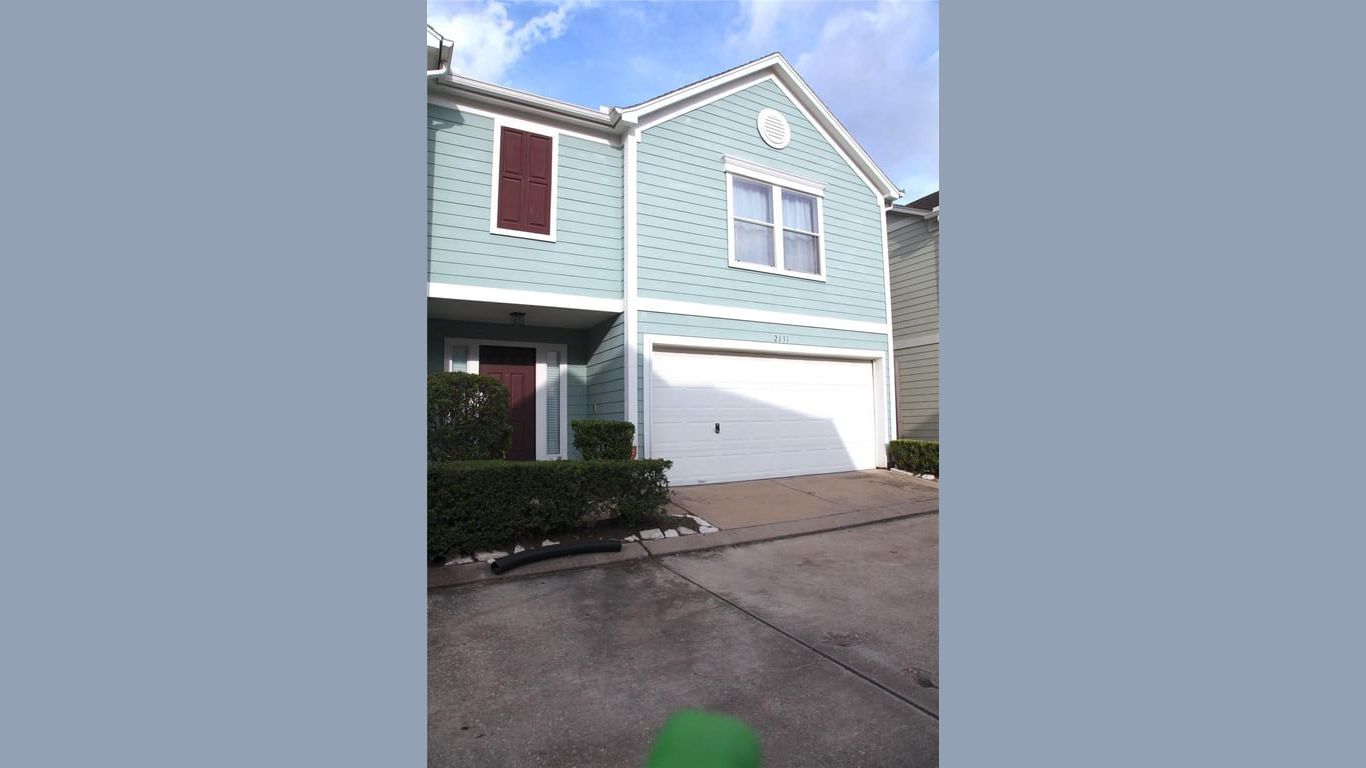 Houston 3-story, 3-bed 2631 Woodridge Manor Drive-idx