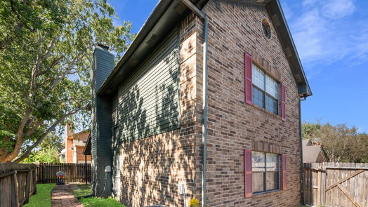 Houston 2-story, 2-bed 11 Regency Lane-idx