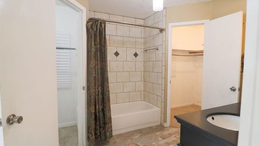 Houston 1-story, 3-bed 8206 Bayou Forest Drive NW-idx