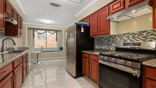 Houston 1-story, 3-bed 8910 Enchanted Forest Drive-idx