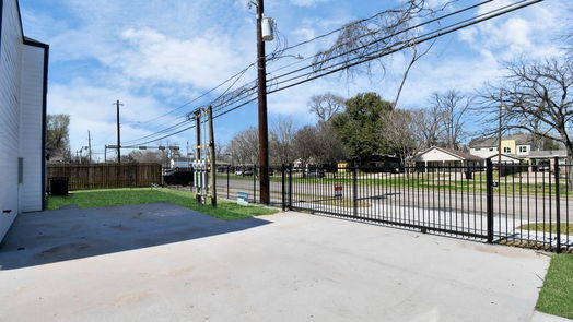 Houston 2-story, 3-bed 851 S Victory Drive A B C-idx